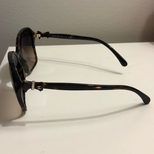 CHANEL Bow Sunglasses